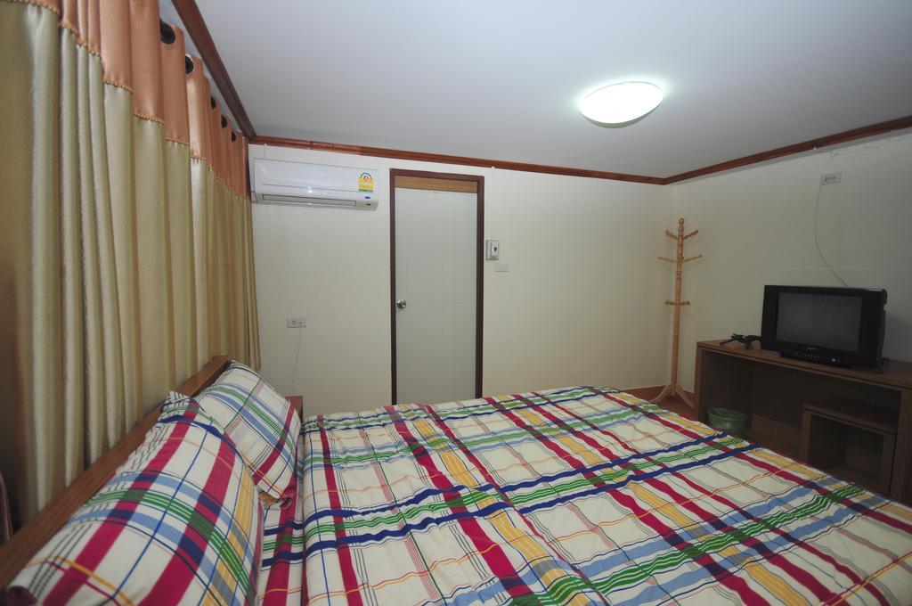 Phoonsab Hostel Phitszanulok Kültér fotó